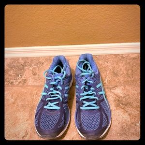 Women’s ASICS Gel Cumulus running shoes. Size 8